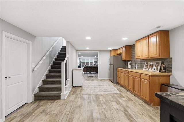 850 NW Valley Lane, Riverside, MO 64150