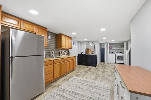 850 NW Valley Lane, Riverside, MO 64150