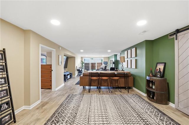 850 NW Valley Lane, Riverside, MO 64150