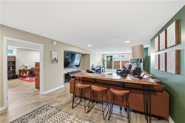 850 NW Valley Lane, Riverside, MO 64150