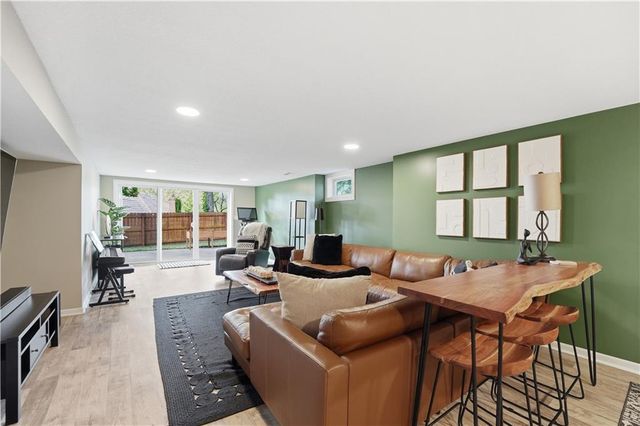 850 NW Valley Lane, Riverside, MO 64150