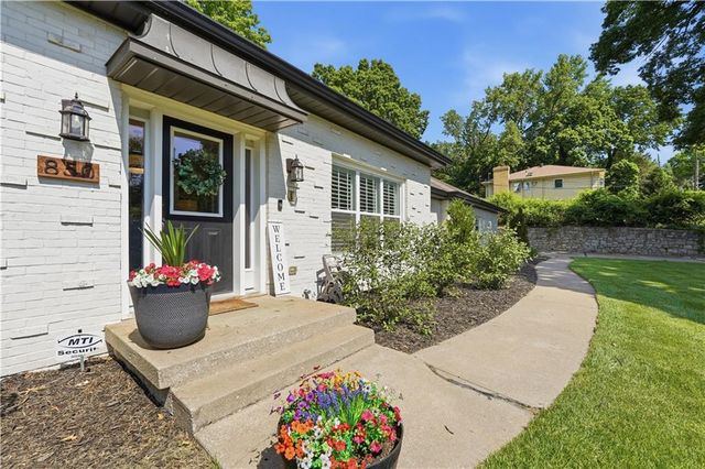 850 NW Valley Lane, Riverside, MO 64150