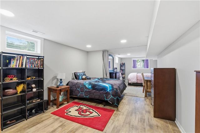 850 NW Valley Lane, Riverside, MO 64150