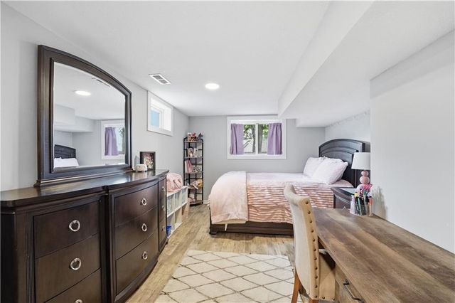 850 NW Valley Lane, Riverside, MO 64150