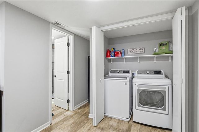 850 NW Valley Lane, Riverside, MO 64150