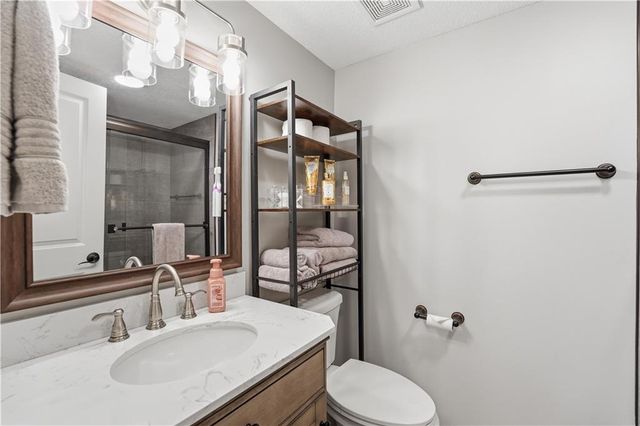 850 NW Valley Lane, Riverside, MO 64150