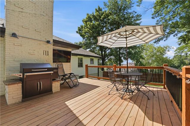 850 NW Valley Lane, Riverside, MO 64150