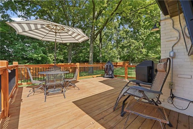 850 NW Valley Lane, Riverside, MO 64150
