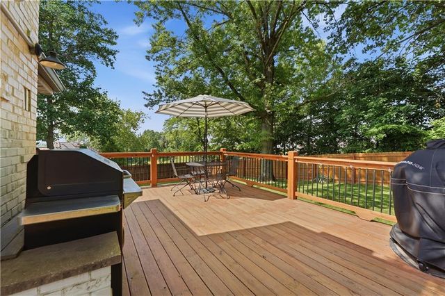 850 NW Valley Lane, Riverside, MO 64150
