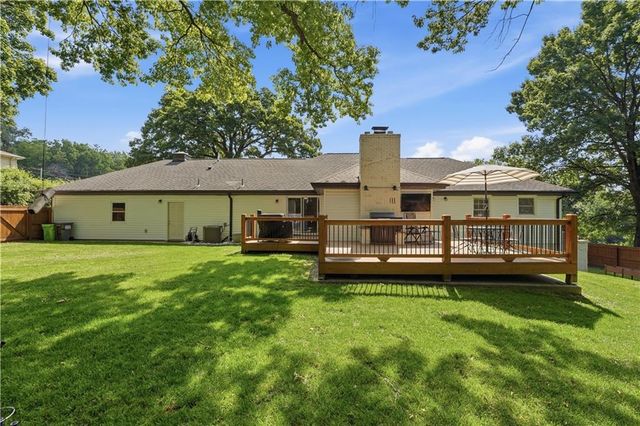 850 NW Valley Lane, Riverside, MO 64150