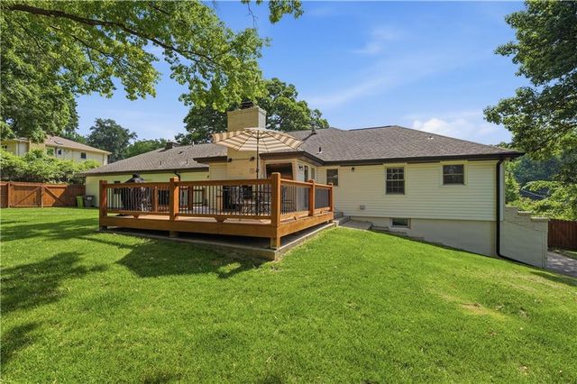 850 NW Valley Lane, Riverside, MO 64150