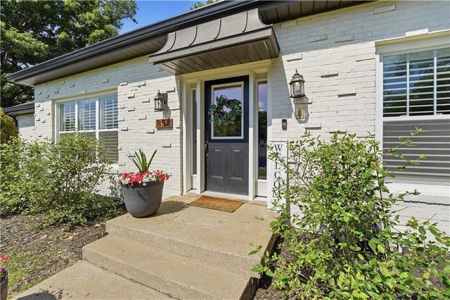 850 NW Valley Lane, Riverside, MO 64150