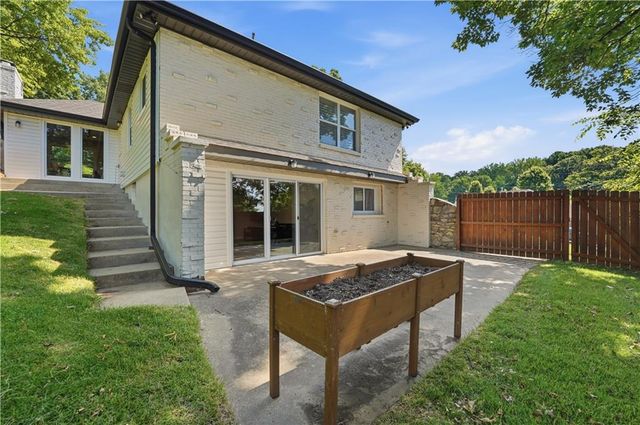 850 NW Valley Lane, Riverside, MO 64150