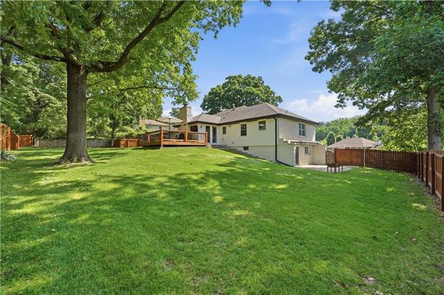 850 NW Valley Lane, Riverside, MO 64150