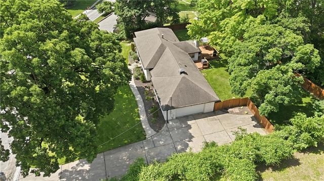 850 NW Valley Lane, Riverside, MO 64150