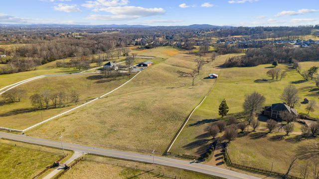2764 Horn Springs Rd, Lebanon, TN 37087