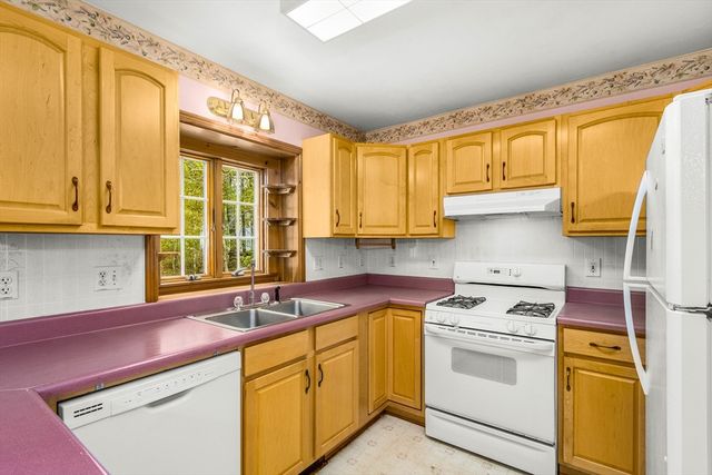 210 Pine Bluff Rd, Brewster, MA 02631