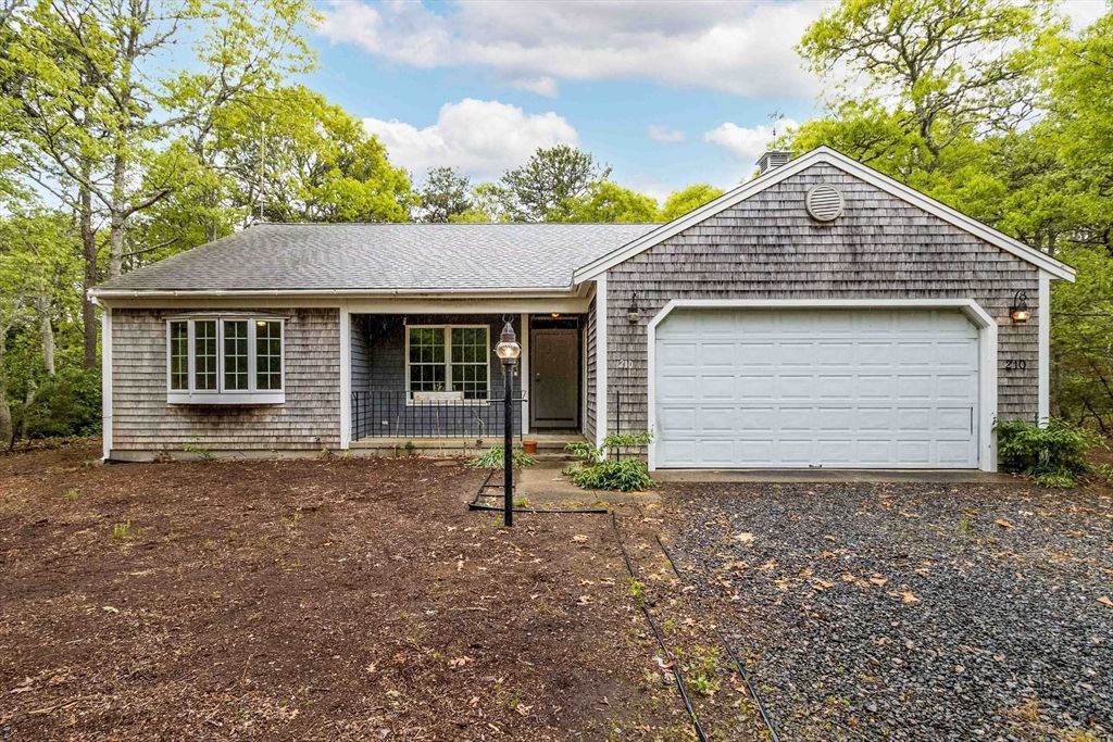 210 Pine Bluff Rd, Brewster, MA 02631
