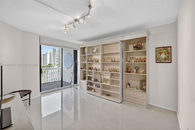 2000 ISLAND BL 1109, Aventura, FL 33160