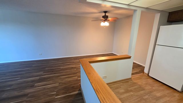 475 PLUM CREEK Drive 401, Wheeling, IL 60090