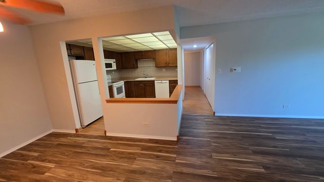 475 PLUM CREEK Drive 401, Wheeling, IL 60090