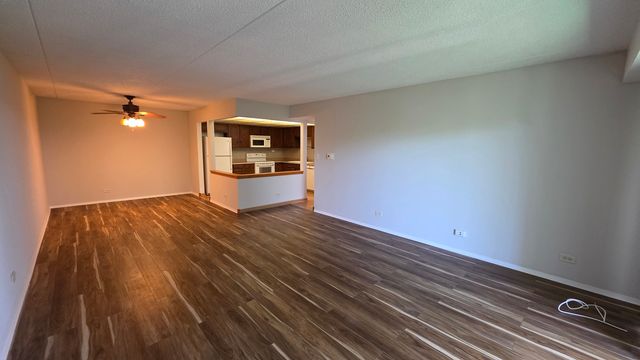 475 PLUM CREEK Drive 401, Wheeling, IL 60090