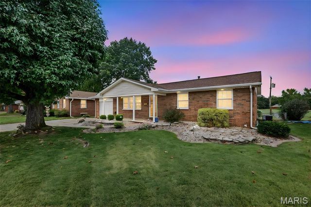 179 Red Bud Drive, Wood River, IL 62095