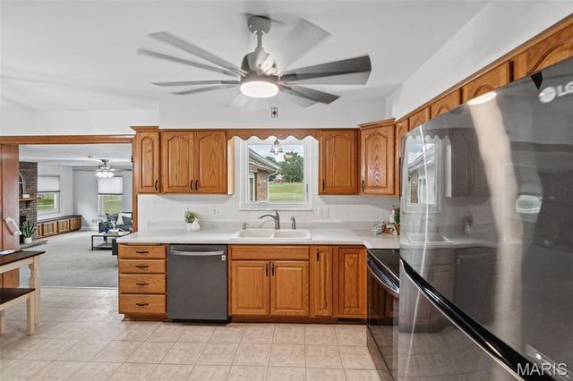 179 Red Bud Drive, Wood River, IL 62095