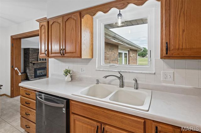 179 Red Bud Drive, Wood River, IL 62095