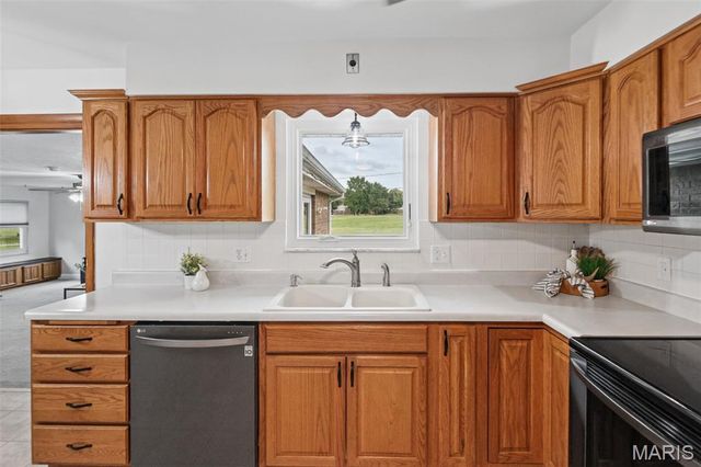 179 Red Bud Drive, Wood River, IL 62095