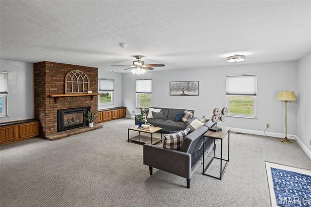 179 Red Bud Drive, Wood River, IL 62095