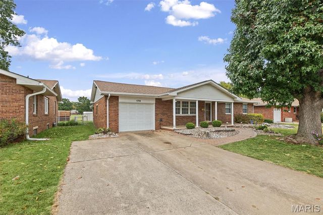 179 Red Bud Drive, Wood River, IL 62095