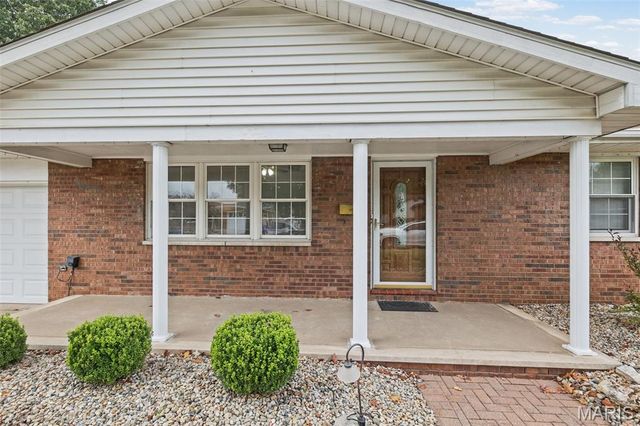179 Red Bud Drive, Wood River, IL 62095