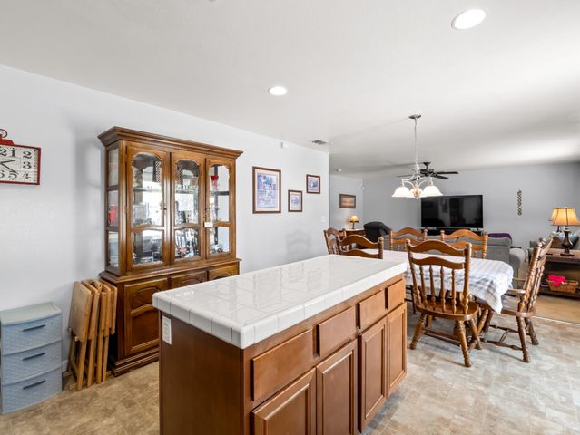 5215 E Hoxie Avenue, Fresno, CA 93725