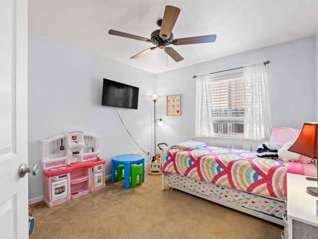 5215 E Hoxie Avenue, Fresno, CA 93725