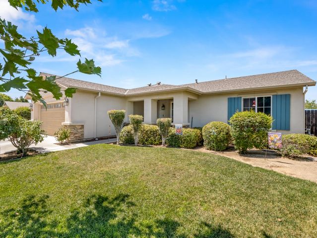 5215 E Hoxie Avenue, Fresno, CA 93725