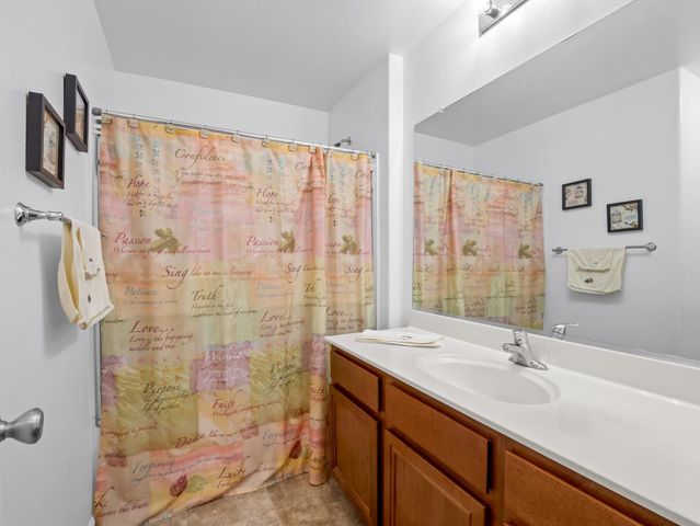 5215 E Hoxie Avenue, Fresno, CA 93725