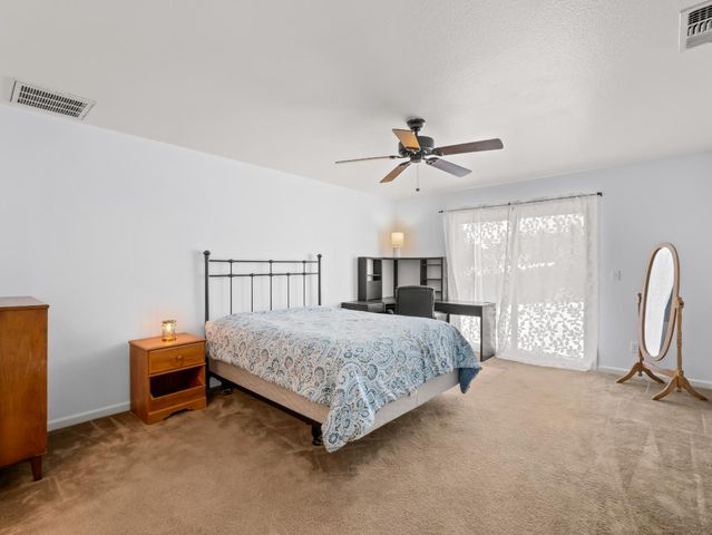 5215 E Hoxie Avenue, Fresno, CA 93725