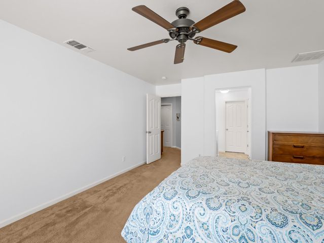 5215 E Hoxie Avenue, Fresno, CA 93725