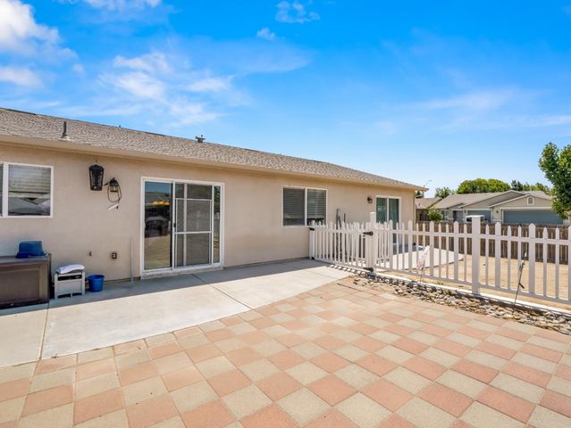 5215 E Hoxie Avenue, Fresno, CA 93725
