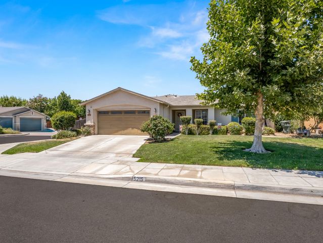 5215 E Hoxie Avenue, Fresno, CA 93725