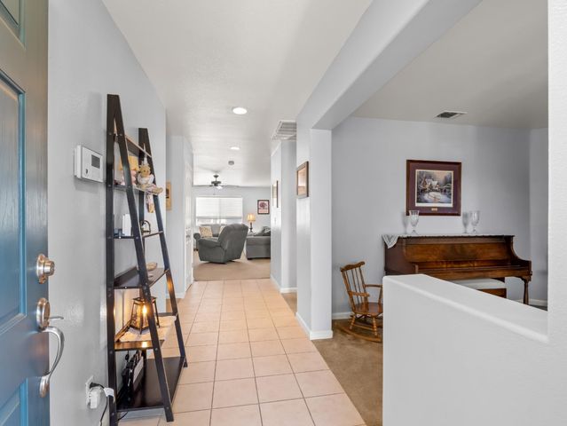 5215 E Hoxie Avenue, Fresno, CA 93725