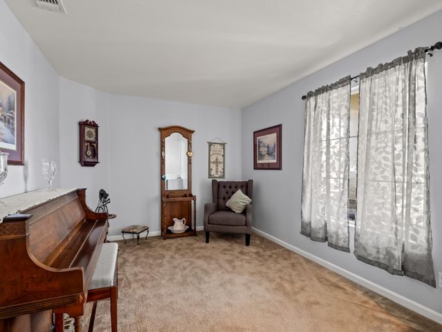 5215 E Hoxie Avenue, Fresno, CA 93725