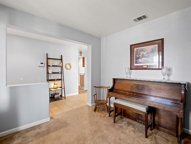 5215 E Hoxie Avenue, Fresno, CA 93725