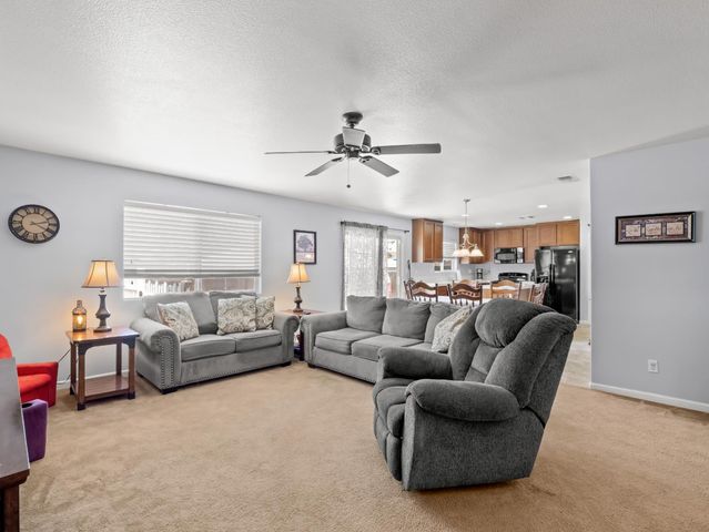 5215 E Hoxie Avenue, Fresno, CA 93725