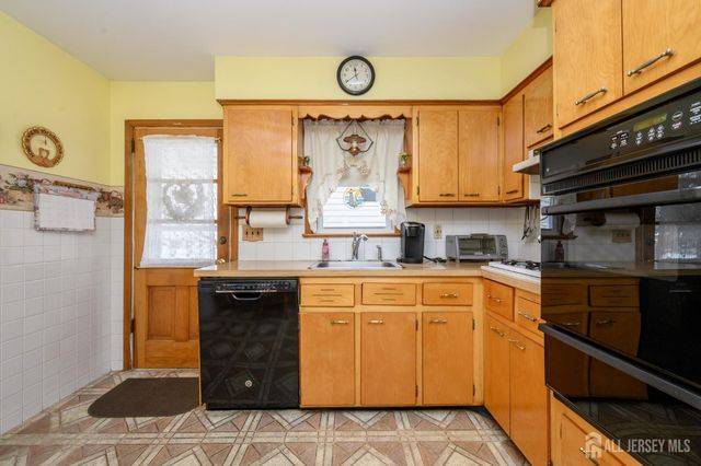 713 1st Street, Dunellen, NJ 08812