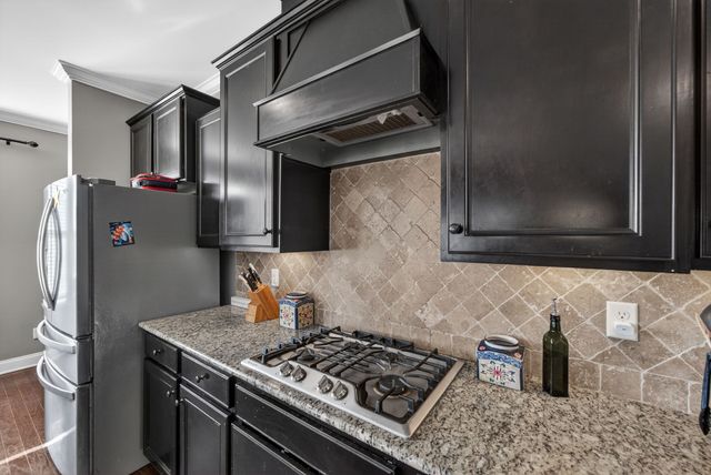 1042 Brixworth Dr, Thompsons Station, TN 37179