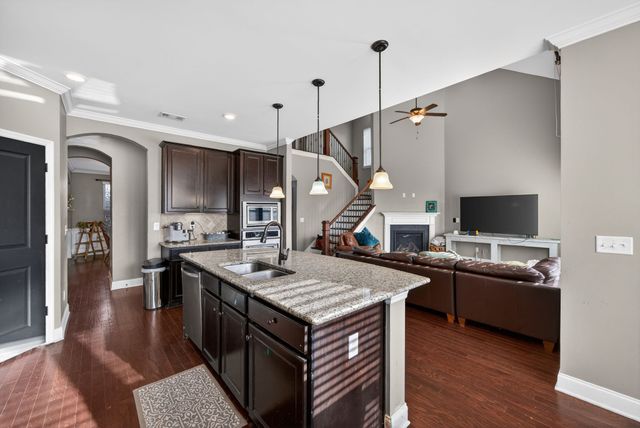 1042 Brixworth Dr, Thompsons Station, TN 37179