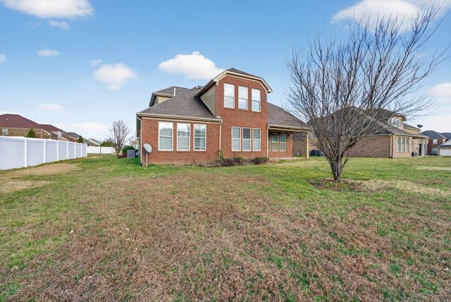 1042 Brixworth Dr, Thompsons Station, TN 37179