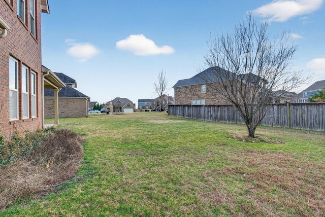 1042 Brixworth Dr, Thompsons Station, TN 37179